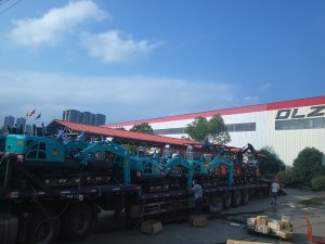 常規(guī)型挖掘機(jī)滿滿一車(chē)