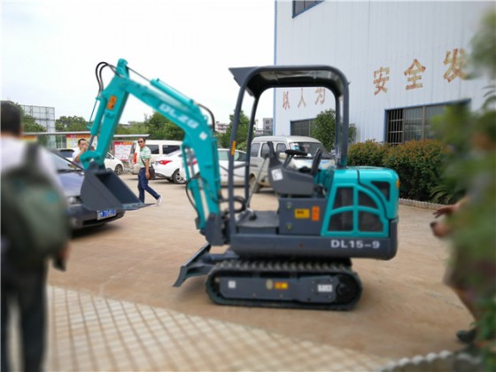 DL 15-9 超小型挖掘機(jī)