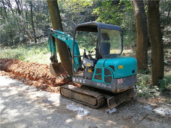 德力22-9小型挖掘機(jī)，渠道施工好選擇