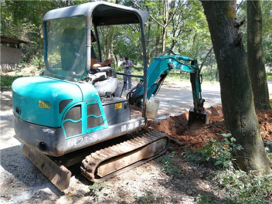 德力22-9小型挖掘機(jī)，渠道施工好選擇