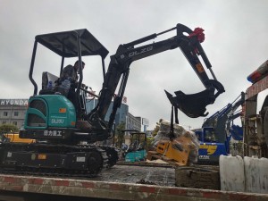 無尾型挖掘機帶上破碎錘出發(fā)